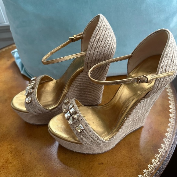 Gucci Elegant Beige Wedge Sandals - Picture 1 of 10